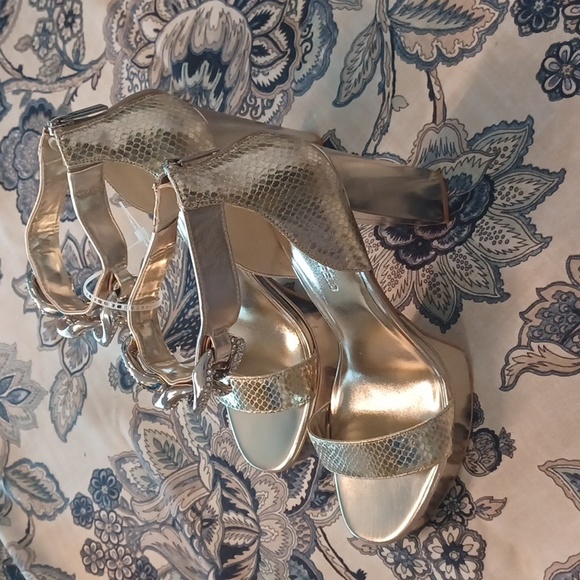 NEW Karl Lagerfeld Paris Gold Snakeprint Anisha Platform Gold Sandal Size 9.5 - Picture 9 of 14
